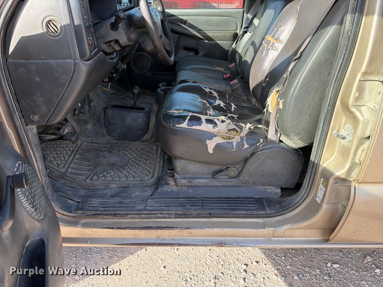 image for item EX4010 2004 Chevrolet Silverado 3500 Crew Cab pickup truck