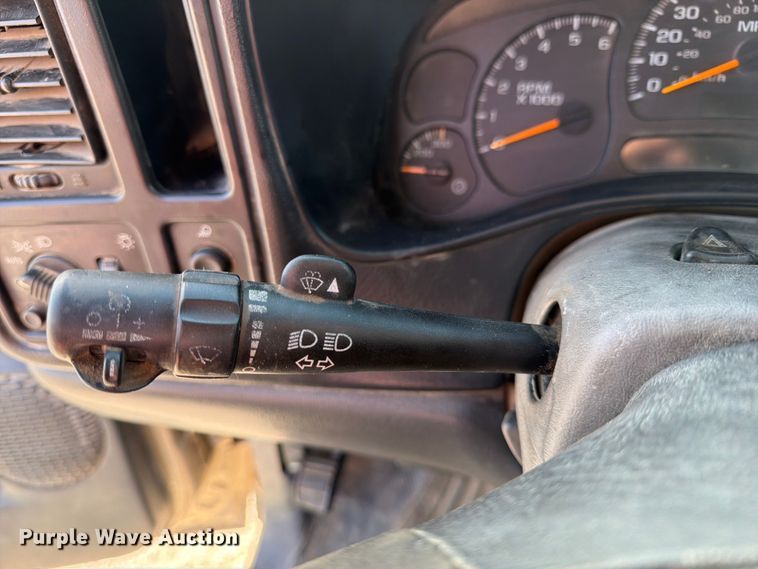 image for item EX4010 2004 Chevrolet Silverado 3500 Crew Cab pickup truck