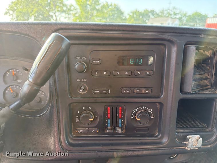 image for item EX4010 2004 Chevrolet Silverado 3500 Crew Cab pickup truck