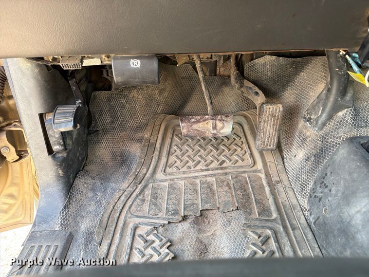 image for item EX4010 2004 Chevrolet Silverado 3500 Crew Cab pickup truck