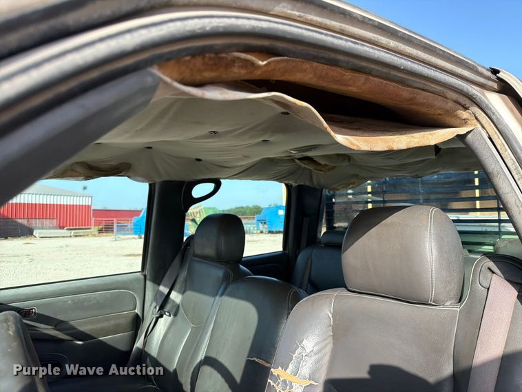 image for item EX4010 2004 Chevrolet Silverado 3500 Crew Cab pickup truck