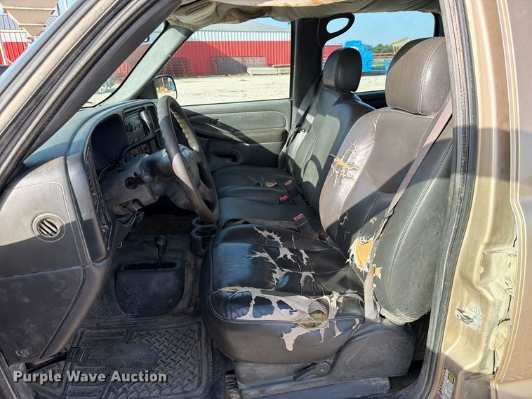 image for item EX4010 2004 Chevrolet Silverado 3500 Crew Cab pickup truck