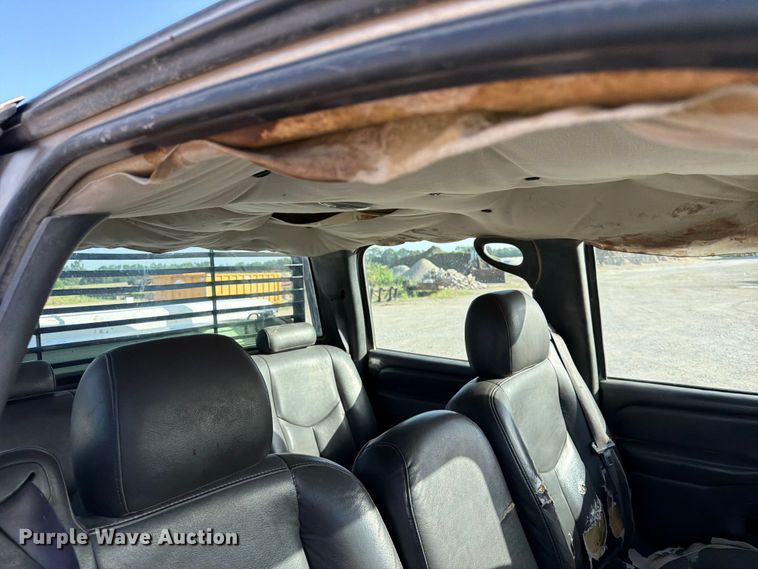 image for item EX4010 2004 Chevrolet Silverado 3500 Crew Cab pickup truck