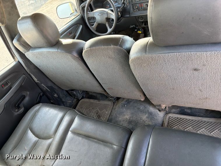 image for item EX4010 2004 Chevrolet Silverado 3500 Crew Cab pickup truck
