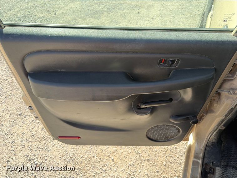 image for item EX4010 2004 Chevrolet Silverado 3500 Crew Cab pickup truck