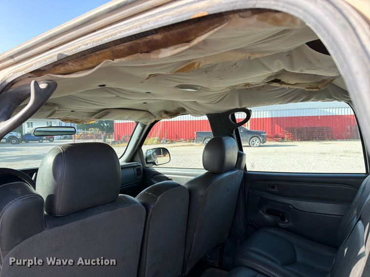 image for item EX4010 2004 Chevrolet Silverado 3500 Crew Cab pickup truck