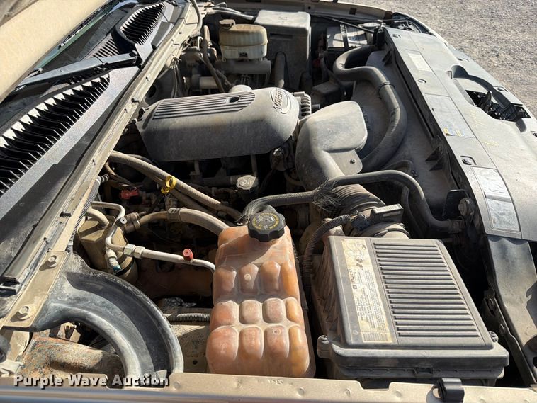 image for item EX4010 2004 Chevrolet Silverado 3500 Crew Cab pickup truck