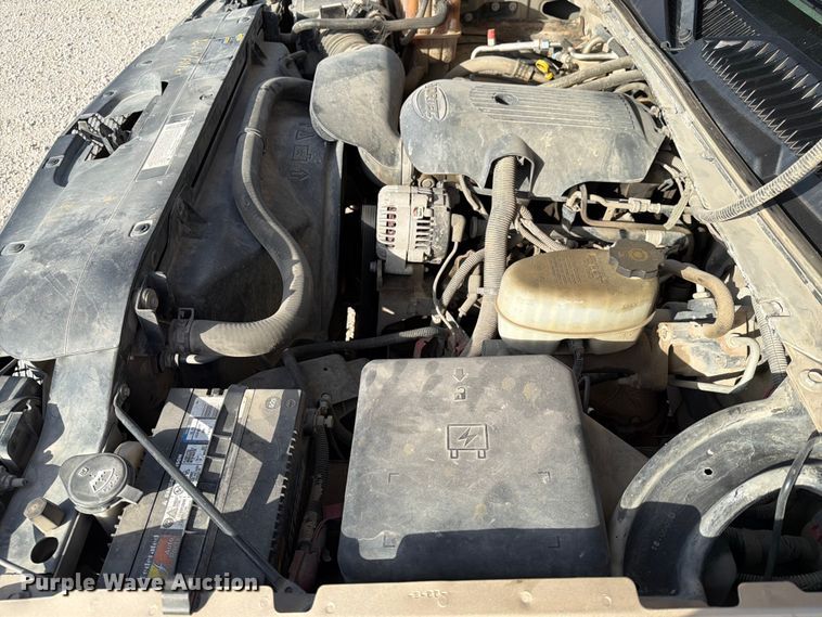 image for item EX4010 2004 Chevrolet Silverado 3500 Crew Cab pickup truck