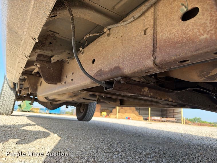 image for item EX4010 2004 Chevrolet Silverado 3500 Crew Cab pickup truck