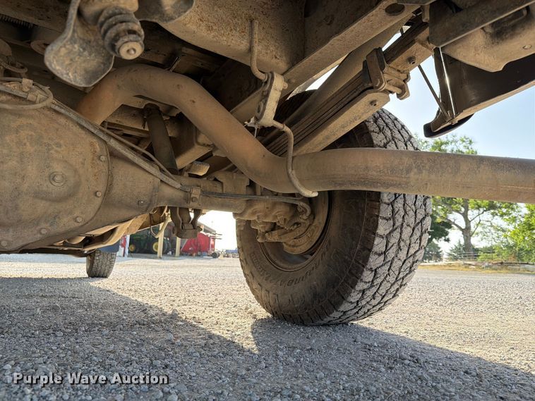 image for item EX4010 2004 Chevrolet Silverado 3500 Crew Cab pickup truck