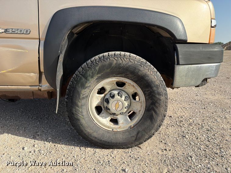 image for item EX4010 2004 Chevrolet Silverado 3500 Crew Cab pickup truck