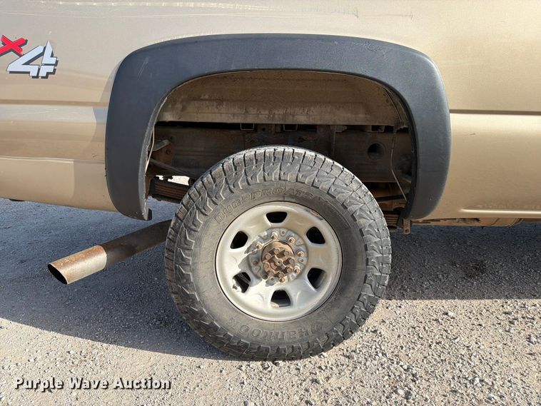 image for item EX4010 2004 Chevrolet Silverado 3500 Crew Cab pickup truck