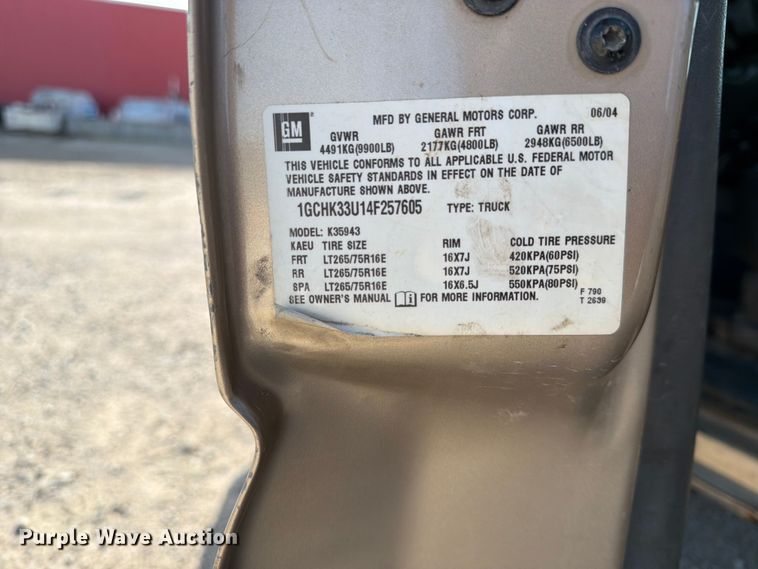 image for item EX4010 2004 Chevrolet Silverado 3500 Crew Cab pickup truck