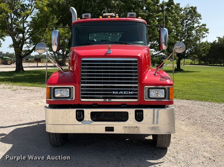 image for item EX4012 2014 Mack CHU613 semi truck