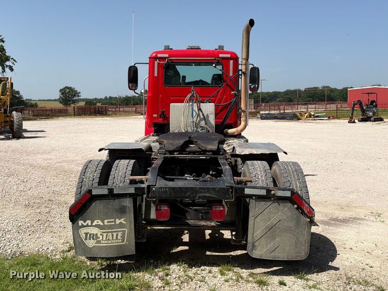 image for item EX4012 2014 Mack CHU613 semi truck