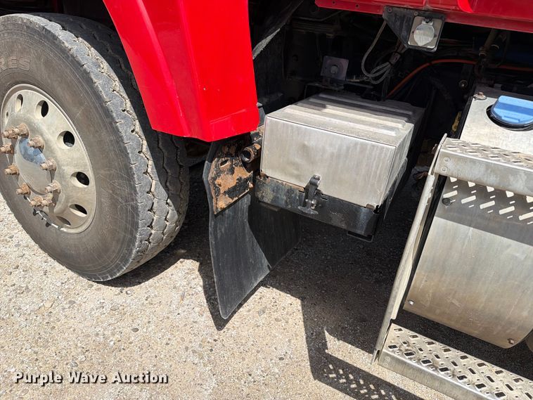 image for item EX4012 2014 Mack CHU613 semi truck