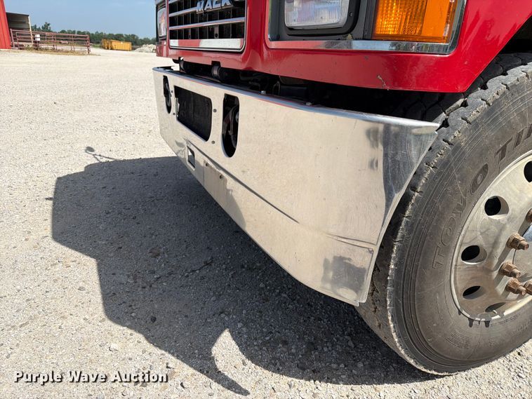 image for item EX4012 2014 Mack CHU613 semi truck