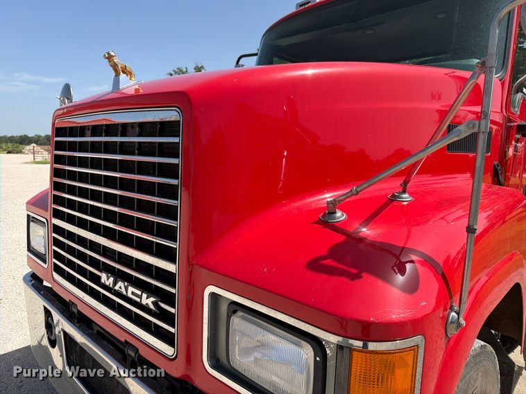 image for item EX4012 2014 Mack CHU613 semi truck