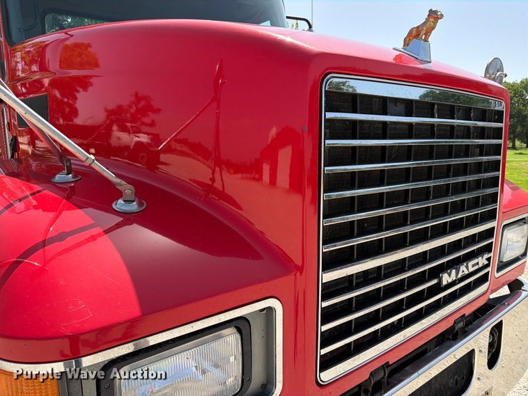 image for item EX4012 2014 Mack CHU613 semi truck