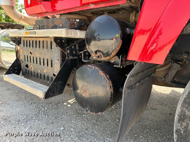 image for item EX4012 2014 Mack CHU613 semi truck