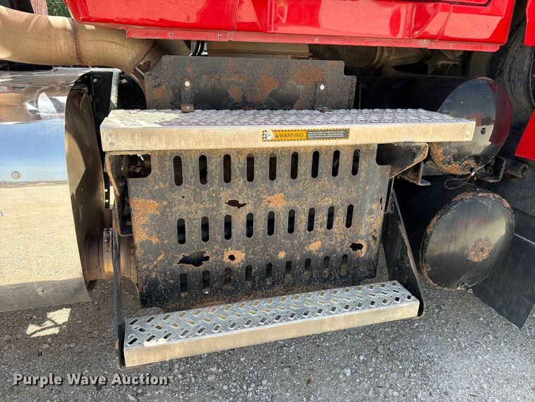 image for item EX4012 2014 Mack CHU613 semi truck