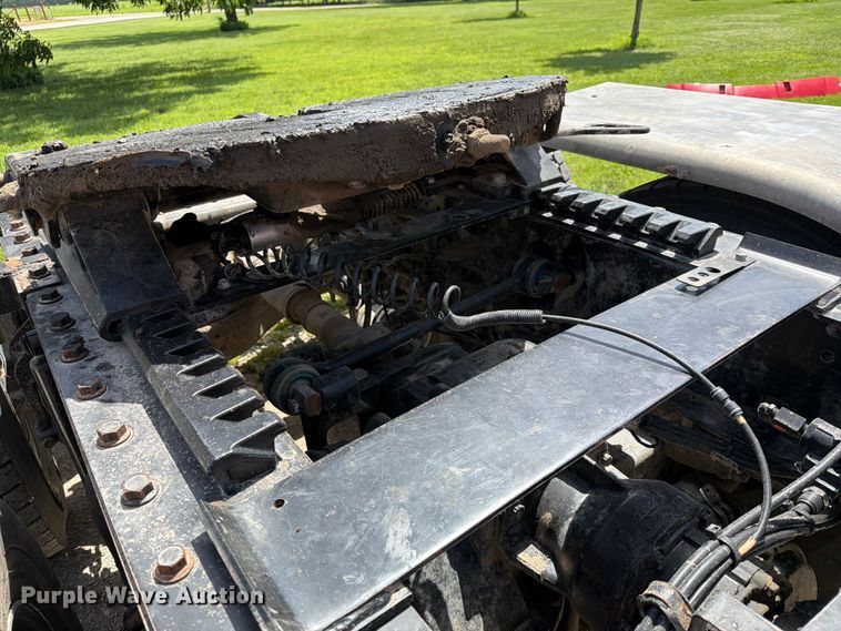 image for item EX4012 2014 Mack CHU613 semi truck