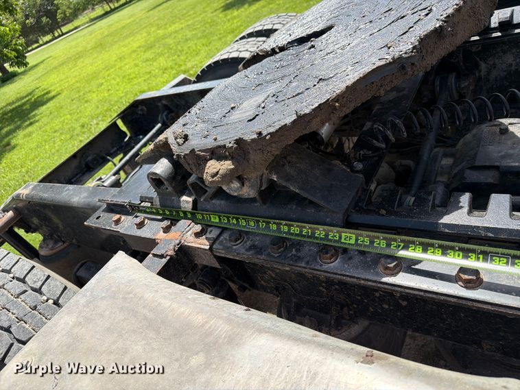 image for item EX4012 2014 Mack CHU613 semi truck