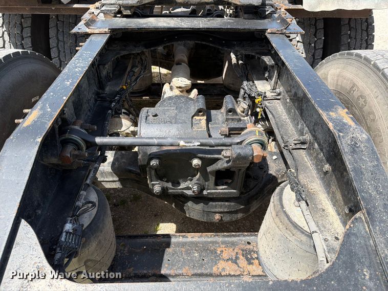 image for item EX4012 2014 Mack CHU613 semi truck