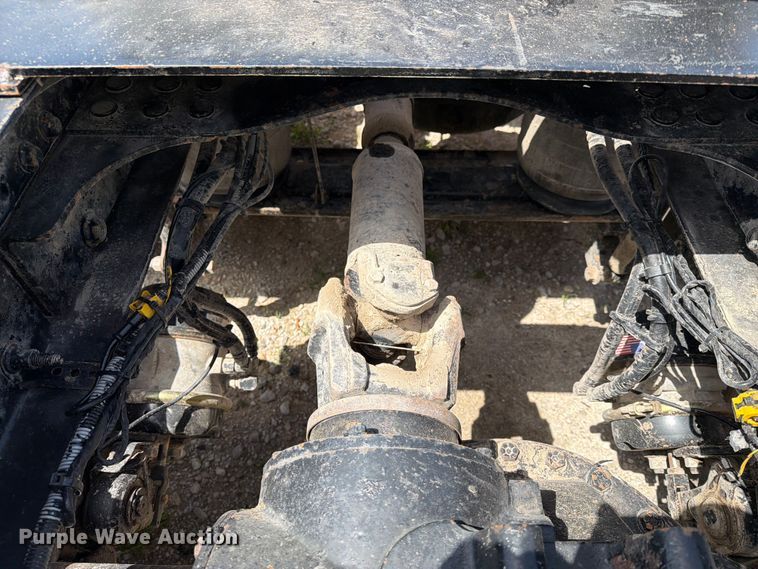 image for item EX4012 2014 Mack CHU613 semi truck