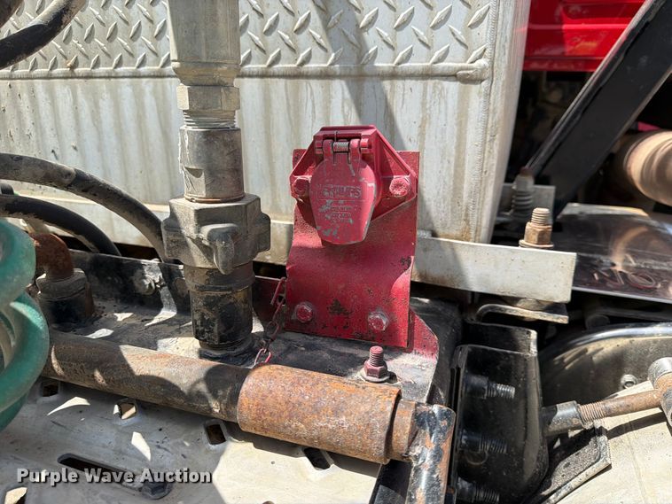 image for item EX4012 2014 Mack CHU613 semi truck