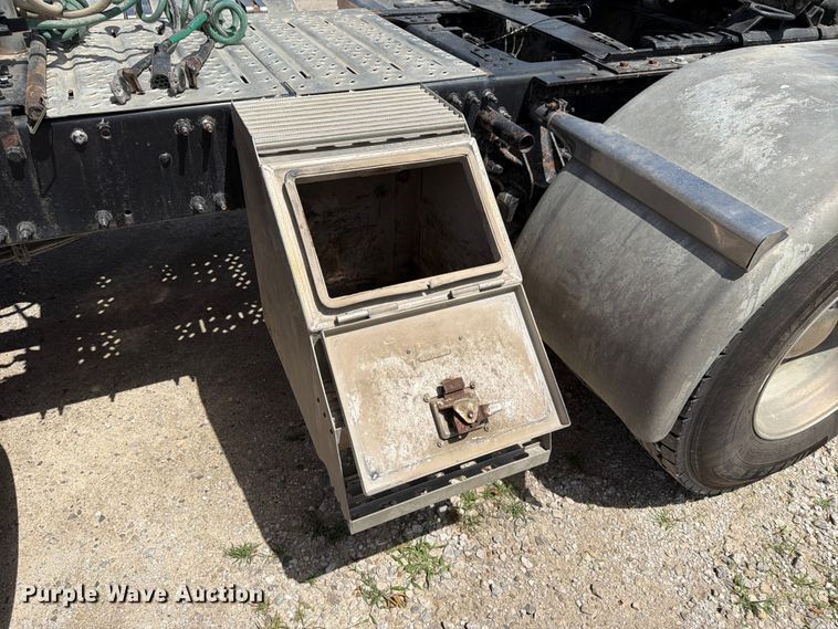 image for item EX4012 2014 Mack CHU613 semi truck