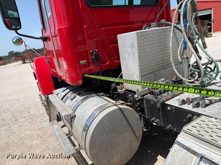 image for item EX4012 2014 Mack CHU613 semi truck