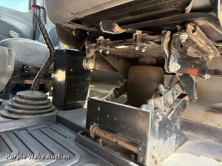 image for item EX4012 2014 Mack CHU613 semi truck
