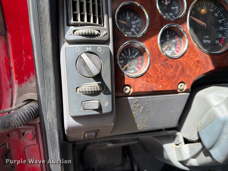 image for item EX4012 2014 Mack CHU613 semi truck