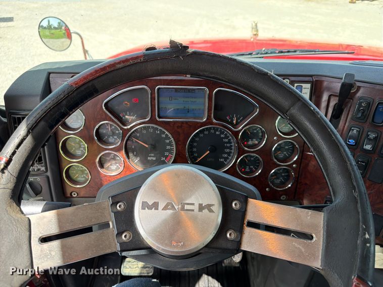 image for item EX4012 2014 Mack CHU613 semi truck