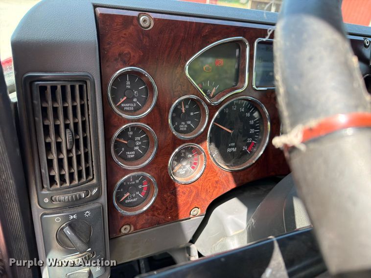 image for item EX4012 2014 Mack CHU613 semi truck