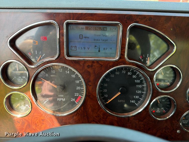 image for item EX4012 2014 Mack CHU613 semi truck