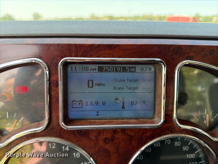 image for item EX4012 2014 Mack CHU613 semi truck