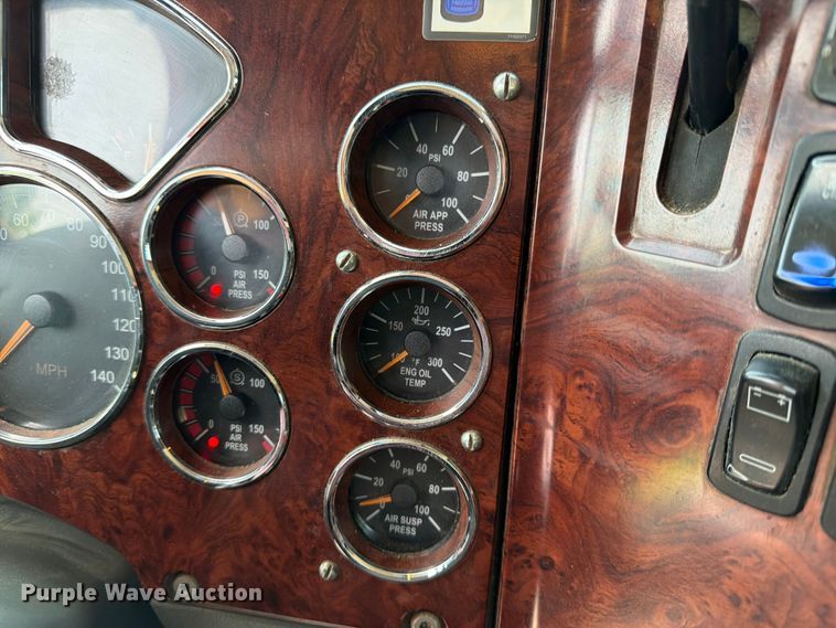image for item EX4012 2014 Mack CHU613 semi truck