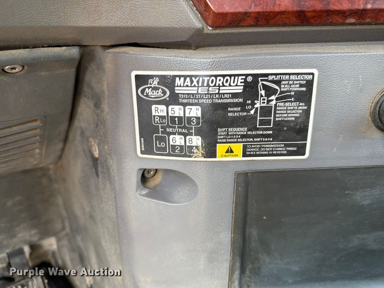 image for item EX4012 2014 Mack CHU613 semi truck
