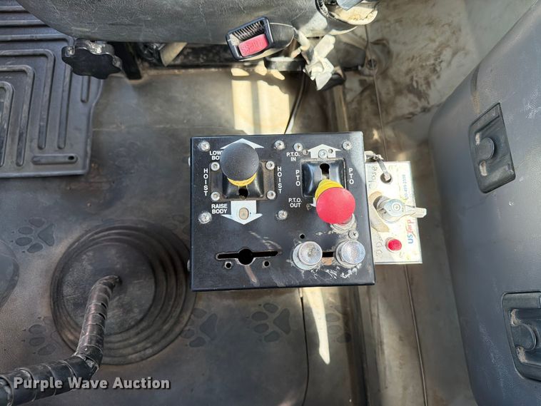 image for item EX4012 2014 Mack CHU613 semi truck
