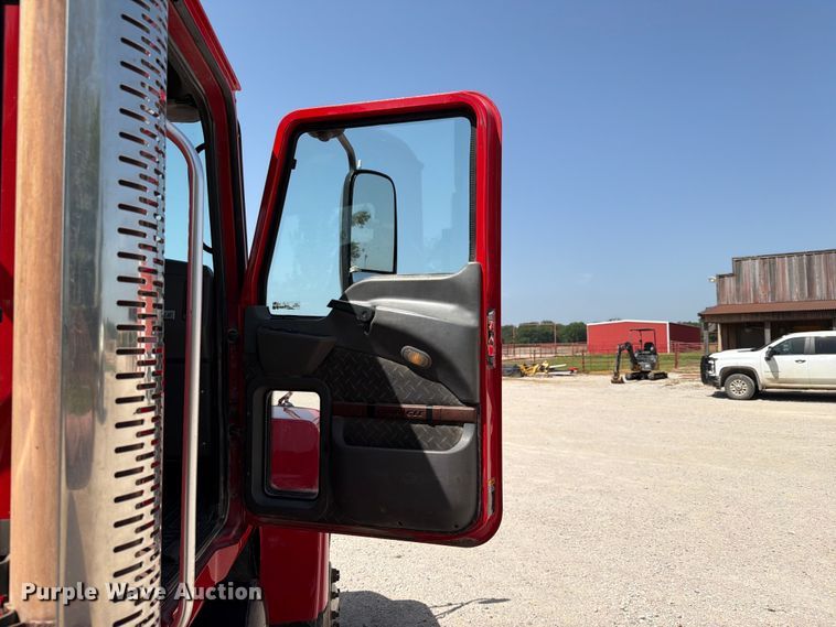image for item EX4012 2014 Mack CHU613 semi truck