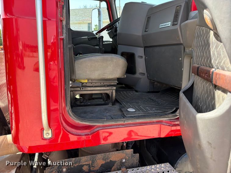 image for item EX4012 2014 Mack CHU613 semi truck