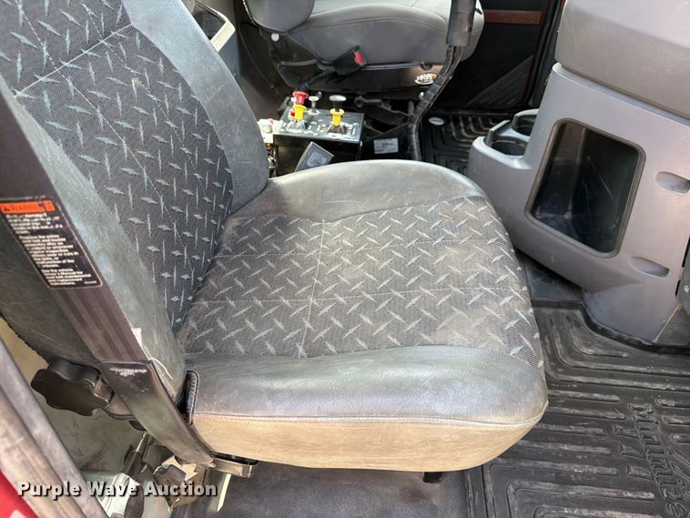 image for item EX4012 2014 Mack CHU613 semi truck