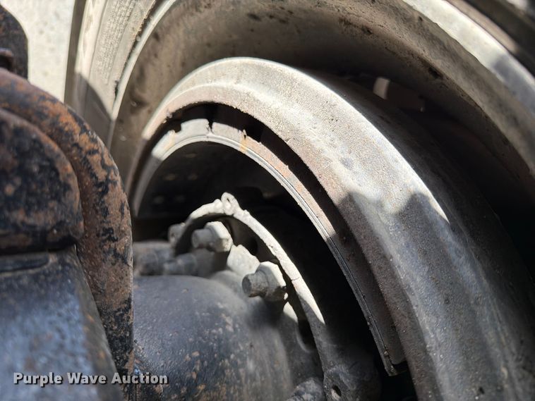 image for item EX4012 2014 Mack CHU613 semi truck