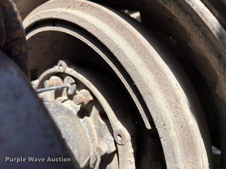 image for item EX4012 2014 Mack CHU613 semi truck