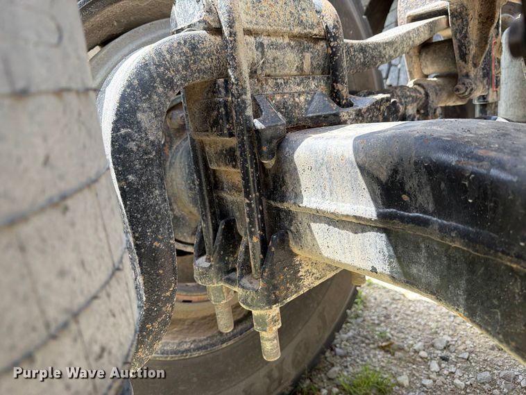 image for item EX4012 2014 Mack CHU613 semi truck