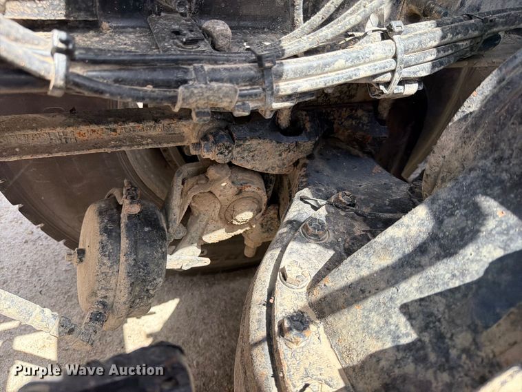 image for item EX4012 2014 Mack CHU613 semi truck