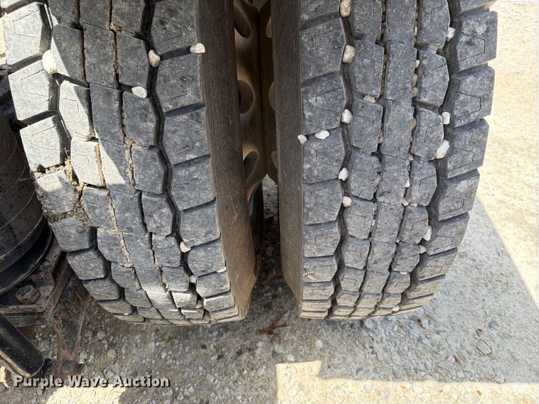 image for item EX4012 2014 Mack CHU613 semi truck