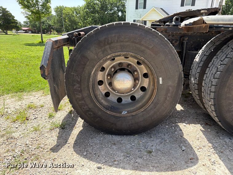 image for item EX4012 2014 Mack CHU613 semi truck